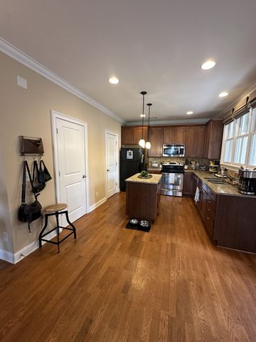 2114 Acklen Ave Apt 305, Nashville, TN 37212