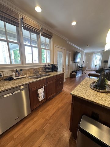 2114 Acklen Ave Apt 305, Nashville, TN 37212
