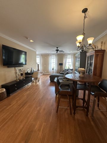 2114 Acklen Ave Apt 305, Nashville, TN 37212