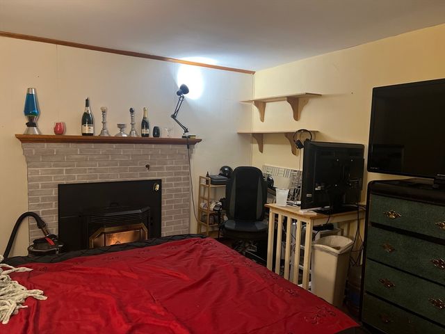 51 Exeter St, Fitchburg, MA 01420