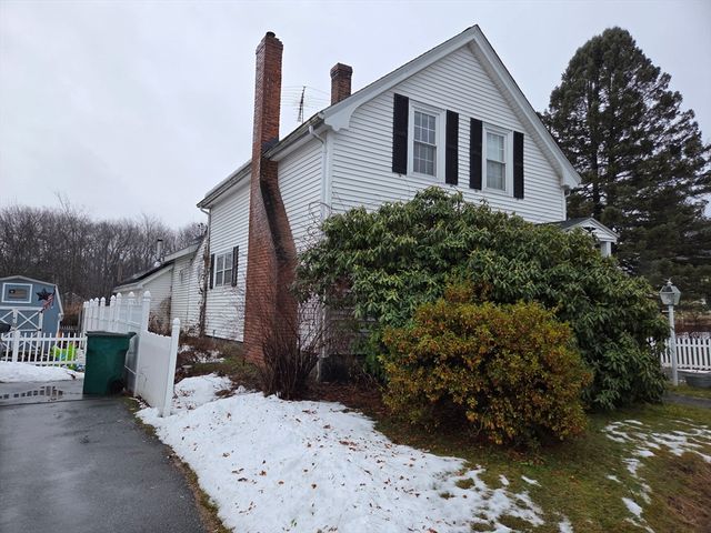 51 Exeter St, Fitchburg, MA 01420
