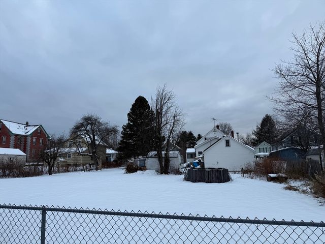 51 Exeter St, Fitchburg, MA 01420