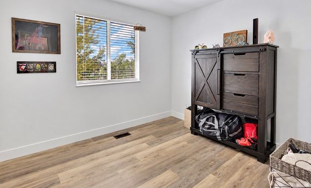 1033 E 5000 S, South Ogden, UT 84403