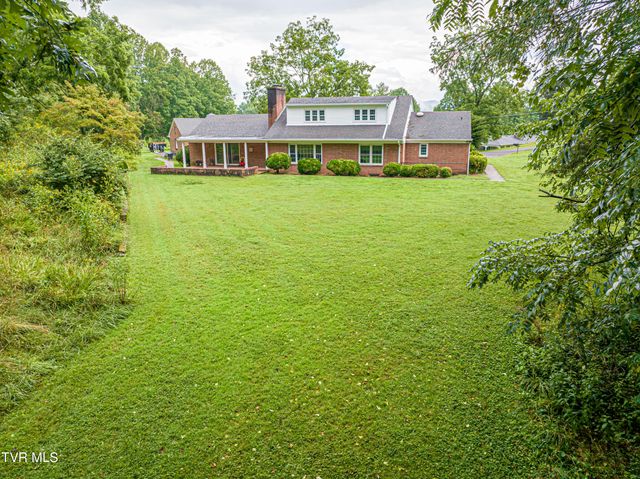 220 Mcguire Lane, Cedar Bluff, VA 24609