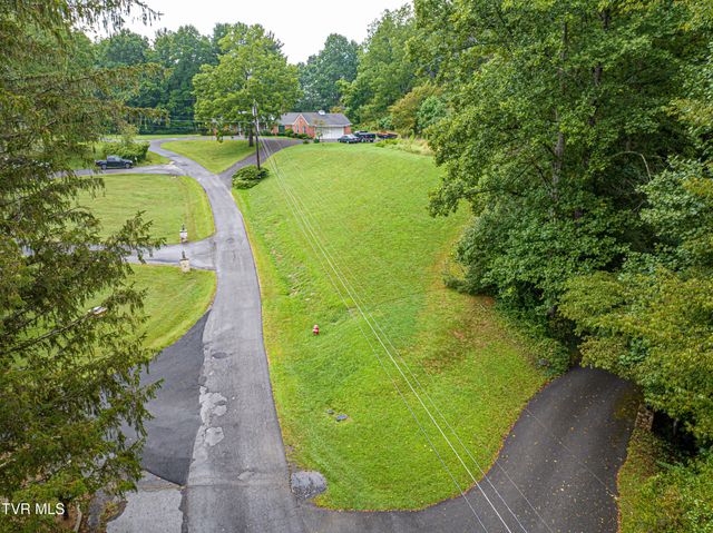 220 Mcguire Lane, Cedar Bluff, VA 24609