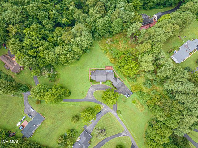 220 Mcguire Lane, Cedar Bluff, VA 24609