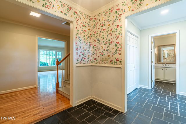 220 Mcguire Lane, Cedar Bluff, VA 24609