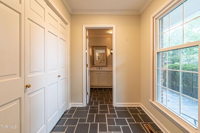 220 Mcguire Lane, Cedar Bluff, VA 24609