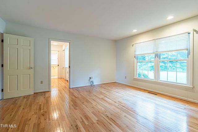 220 Mcguire Lane, Cedar Bluff, VA 24609