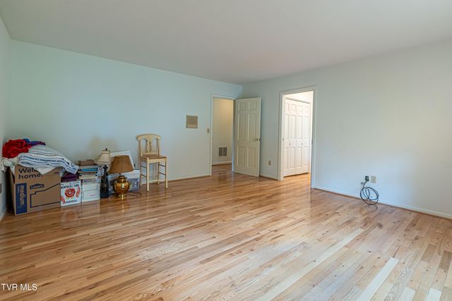 220 Mcguire Lane, Cedar Bluff, VA 24609