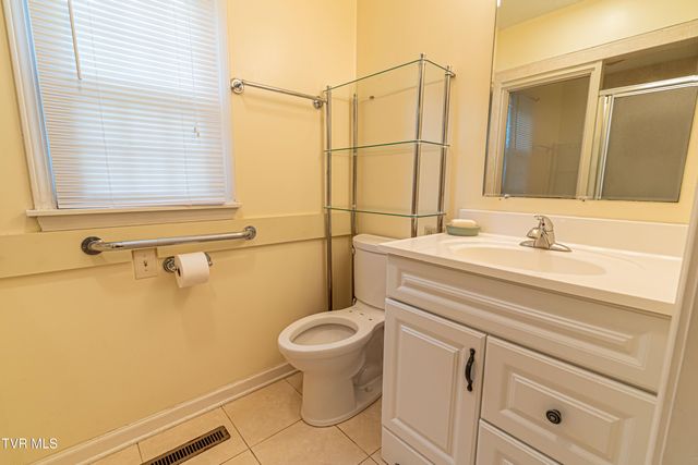 220 Mcguire Lane, Cedar Bluff, VA 24609