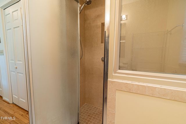 220 Mcguire Lane, Cedar Bluff, VA 24609