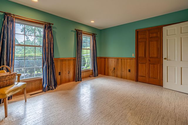 220 Mcguire Lane, Cedar Bluff, VA 24609