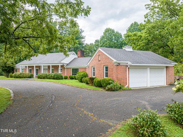 220 Mcguire Lane, Cedar Bluff, VA 24609