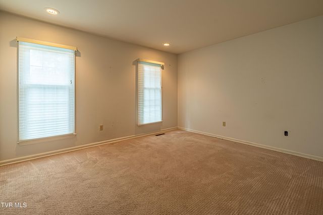 220 Mcguire Lane, Cedar Bluff, VA 24609