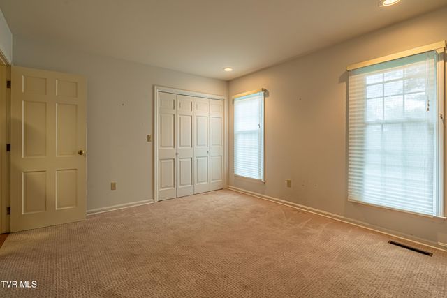 220 Mcguire Lane, Cedar Bluff, VA 24609