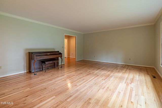 220 Mcguire Lane, Cedar Bluff, VA 24609