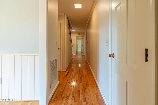 220 Mcguire Lane, Cedar Bluff, VA 24609