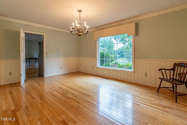 220 Mcguire Lane, Cedar Bluff, VA 24609