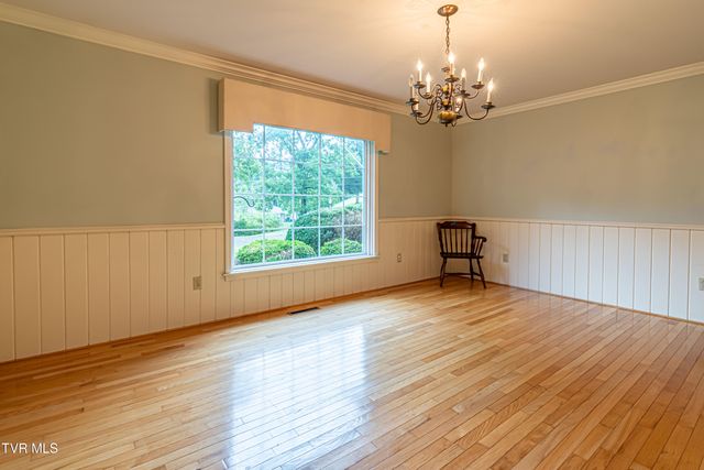 220 Mcguire Lane, Cedar Bluff, VA 24609