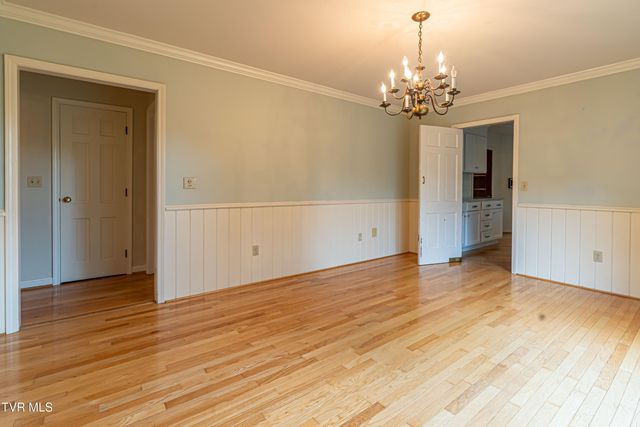 220 Mcguire Lane, Cedar Bluff, VA 24609