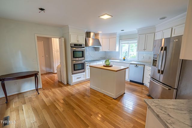 220 Mcguire Lane, Cedar Bluff, VA 24609