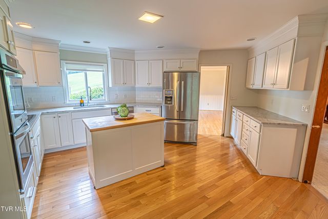 220 Mcguire Lane, Cedar Bluff, VA 24609