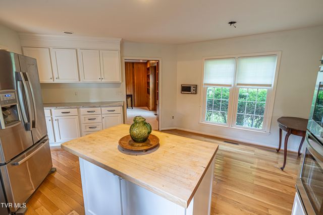 220 Mcguire Lane, Cedar Bluff, VA 24609