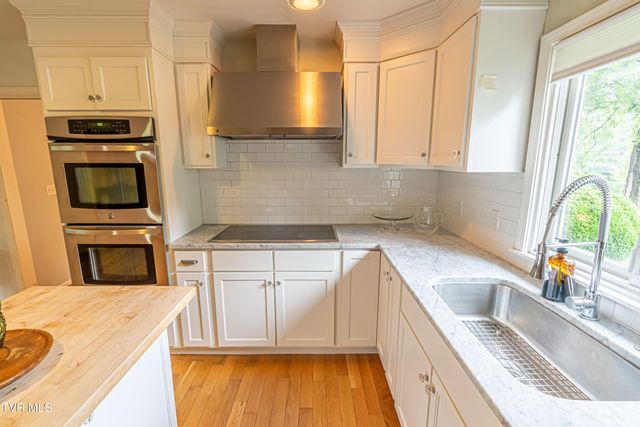 220 Mcguire Lane, Cedar Bluff, VA 24609