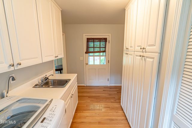 220 Mcguire Lane, Cedar Bluff, VA 24609