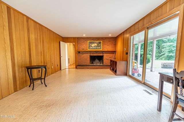 220 Mcguire Lane, Cedar Bluff, VA 24609