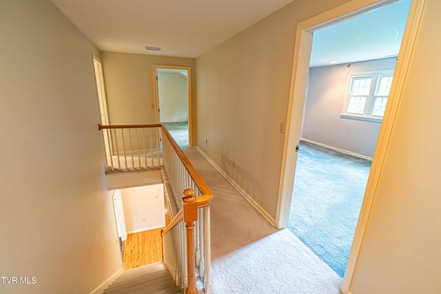 220 Mcguire Lane, Cedar Bluff, VA 24609