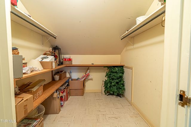 220 Mcguire Lane, Cedar Bluff, VA 24609