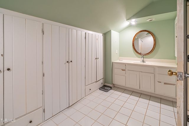 220 Mcguire Lane, Cedar Bluff, VA 24609