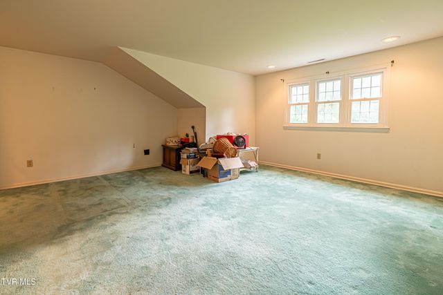 220 Mcguire Lane, Cedar Bluff, VA 24609