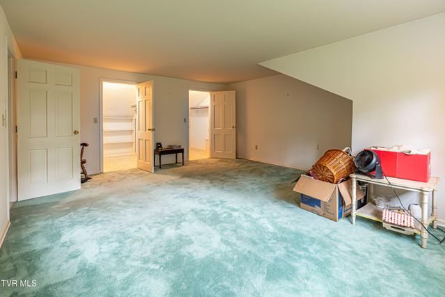 220 Mcguire Lane, Cedar Bluff, VA 24609