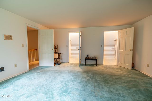 220 Mcguire Lane, Cedar Bluff, VA 24609