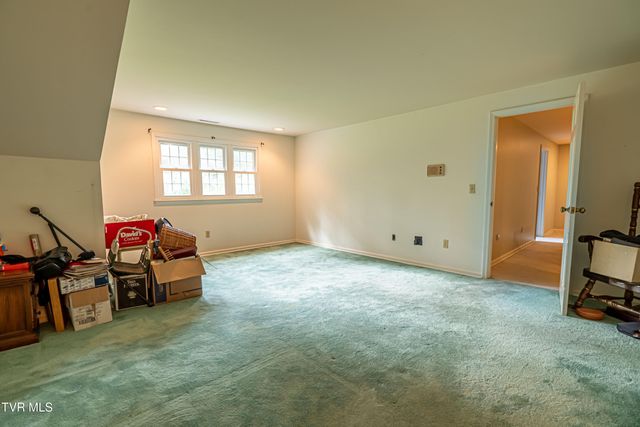 220 Mcguire Lane, Cedar Bluff, VA 24609