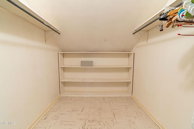 220 Mcguire Lane, Cedar Bluff, VA 24609