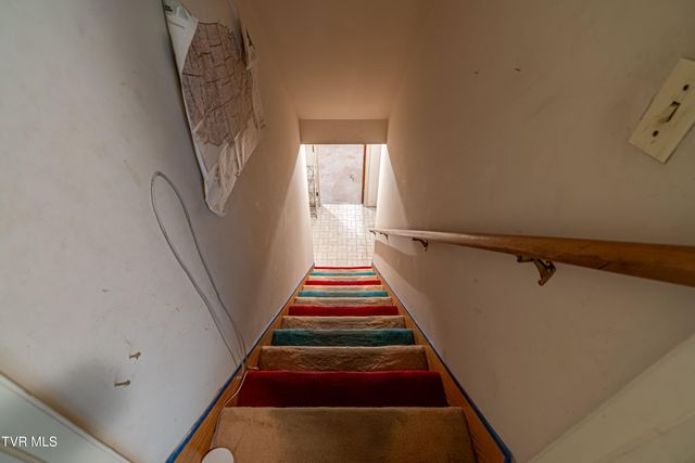 220 Mcguire Lane, Cedar Bluff, VA 24609