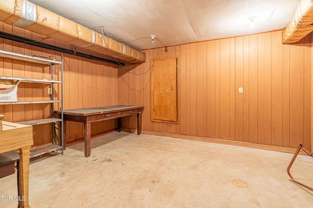 220 Mcguire Lane, Cedar Bluff, VA 24609