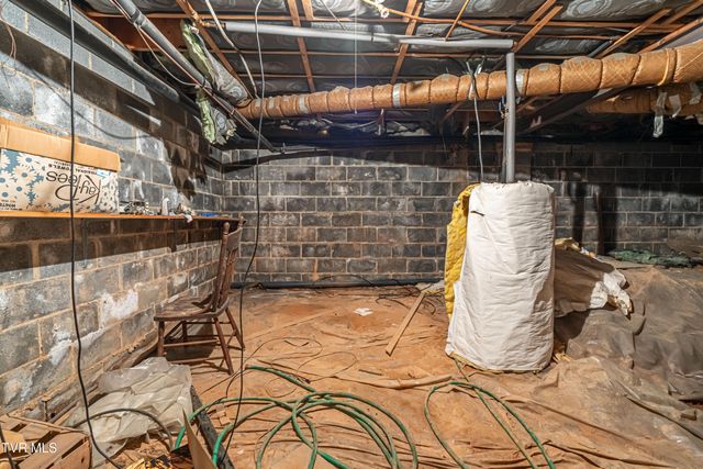 220 Mcguire Lane, Cedar Bluff, VA 24609