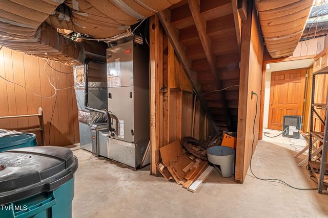 220 Mcguire Lane, Cedar Bluff, VA 24609