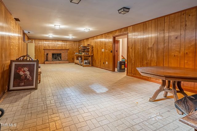 220 Mcguire Lane, Cedar Bluff, VA 24609