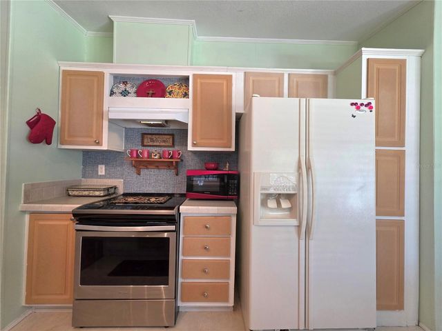 37251 LOIS AVENUE, Zephyrhills, FL 33542