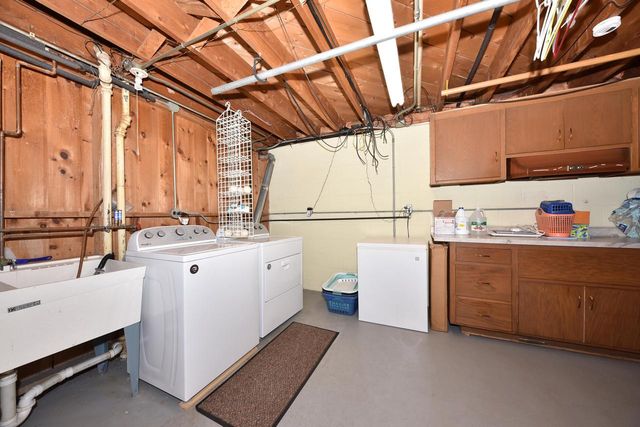 N89W15932 Cleveland AVENUE, Menomonee Falls, WI 53051