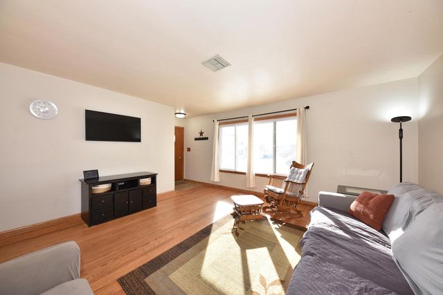 N89W15932 Cleveland AVENUE, Menomonee Falls, WI 53051