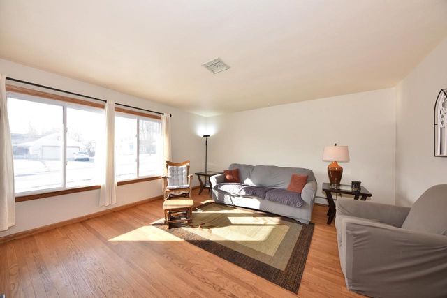 N89W15932 Cleveland AVENUE, Menomonee Falls, WI 53051