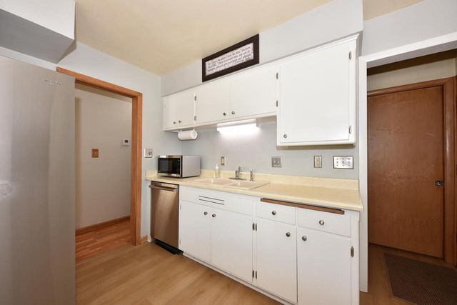 N89W15932 Cleveland AVENUE, Menomonee Falls, WI 53051