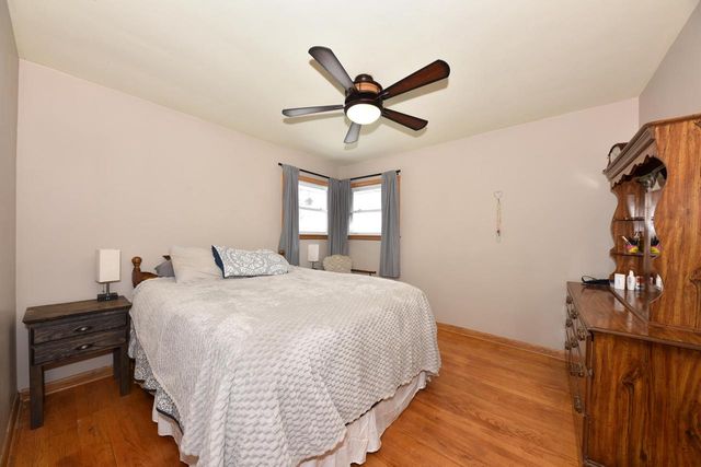 N89W15932 Cleveland AVENUE, Menomonee Falls, WI 53051